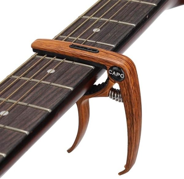 Cejilla Guitarra Capo 3 en 1 con Soporte para Púas y Puente Pin Puller, Cejillas para Guitarra Acústica y Eléctrica Bajo Ukelele Banjo Mandolina, Accesorios para Guitarra, Grano de Madera - Imagen 3